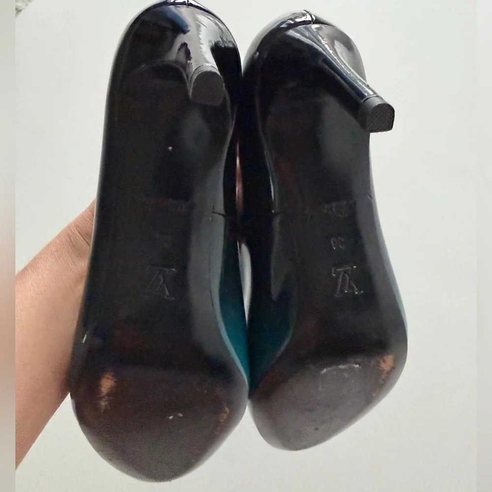 Louis Vuitton navy blue Heels Size 8 - Picture 10 of 12
